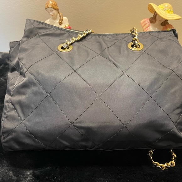 ⚡️SOLD⚡️Prada tote - Picture 2 of 10